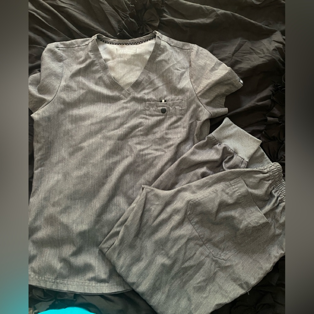 Beyond Scrubs brand Gray Short Sleeve Top and Jogger Set